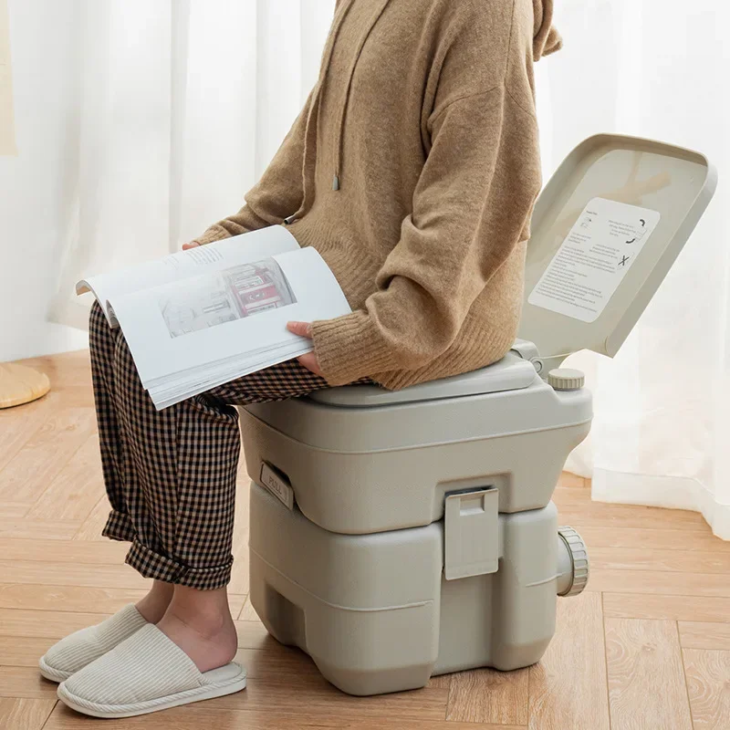 10L/20L RV Outdoor Hocktoilette für ältere Menschen Mobile Outdoor-Toilette Schwangere Frauen Tragbare Camping-Toilette Spülung Mobile