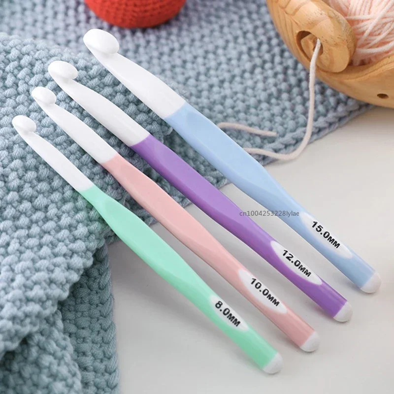 Ganchos de ganchillo de plástico, agujas de tejer de 8/10/12/15mm, Color aleatorio, manualidades de hilo tejido para el hogar, herramientas de tejer para el hogar, 1 Uds.