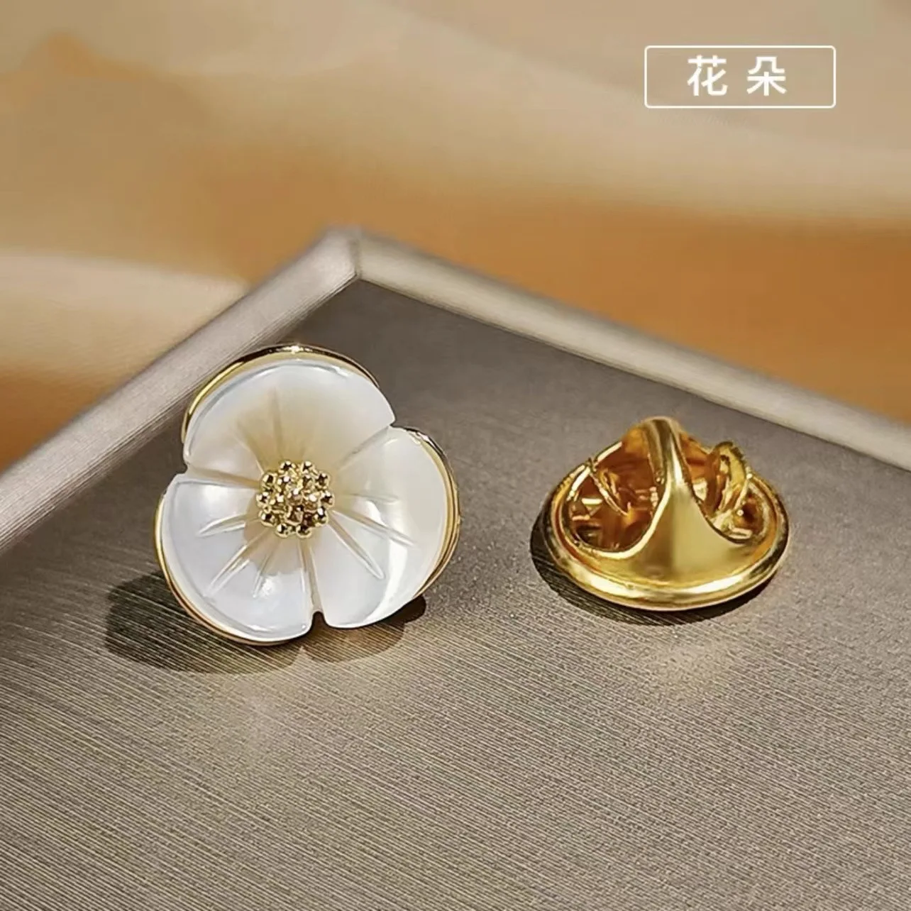 Conjunto de broches de para mujer, broches con lazo de flores, Pin de solapa antideslumbrante de Metal, alfileres fijos para ropa, suéter, abrigo, accesorios de ropa: Color amarillo dorado claro