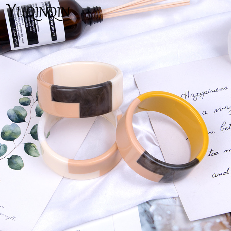 Di alta Qualità di Fascino Larga Corrispondenza Dei Colori Braccialetti per le Donne Resina Acrilica Grande Cerchio dell'annata Dichiarazione Gioelleria raffinata e alla moda Del Braccialetto
