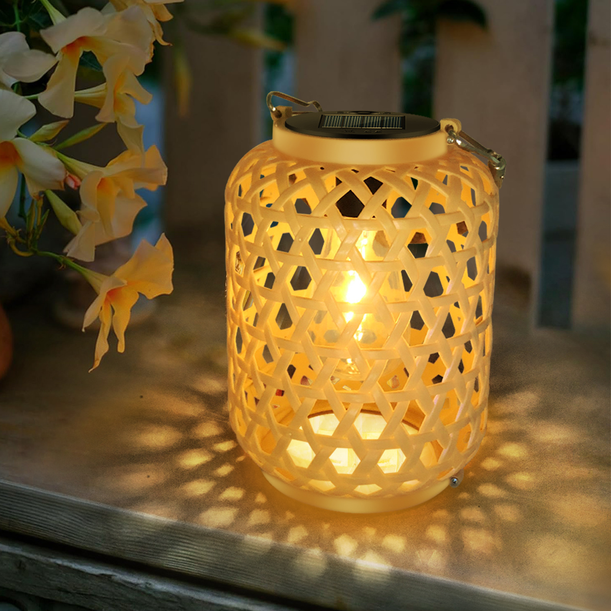 Decoratieverlichting Outdoor Rotan Solar Lantern met handvat Solar Gloeilamp LED Hangende Lantaarnverlichting Tuinlandschapslamp