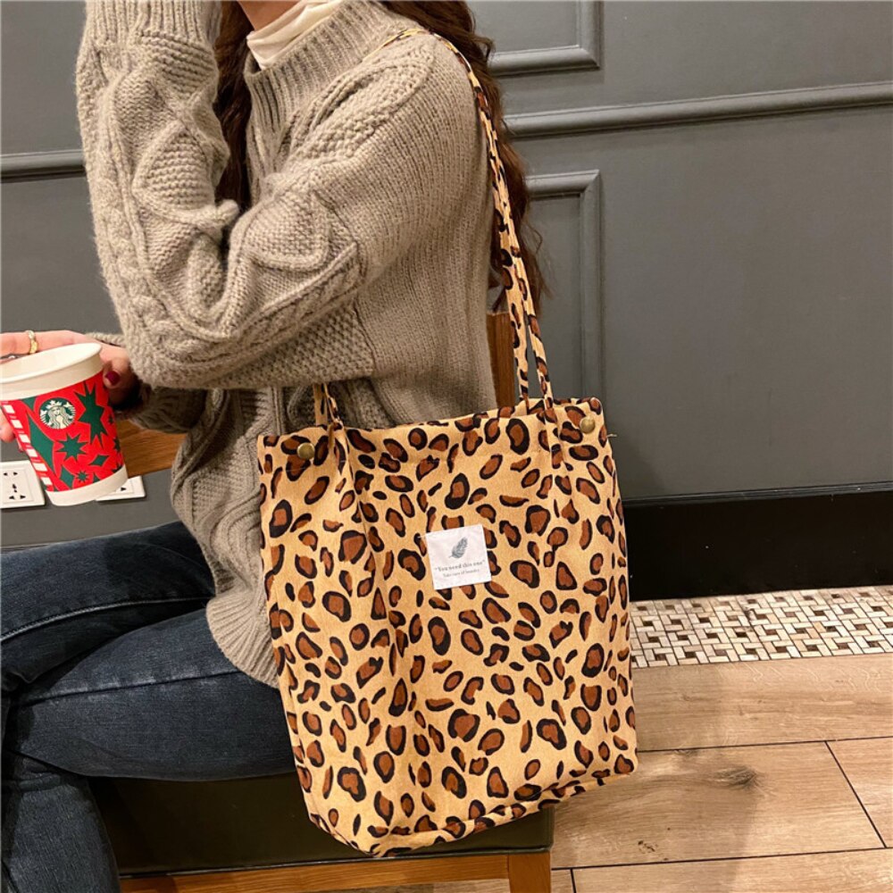 Borse da donna 2021 borsa a tracolla con bottone a pressione in velluto a coste borsa Shopping riutilizzabile di grande capacità borse da donna con fibbia letteraria: Apricot-Leopard