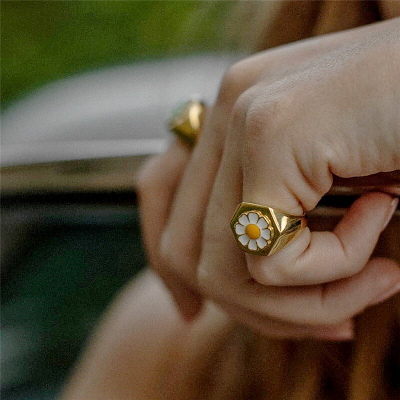 INS Spring Summer Korea Vintage Small Daisy Metal Rings For Women Girls Party Jewelry Party
