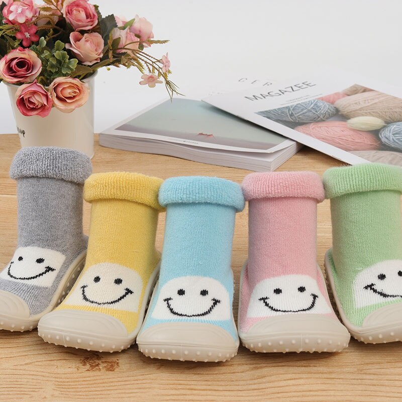 Baby Sokken Met Stap Sok baby Peuter Sokken Baby Rubber gezicht stappen Anti-slip glimlach Lederen Zolen Indoor Vloer schoenen