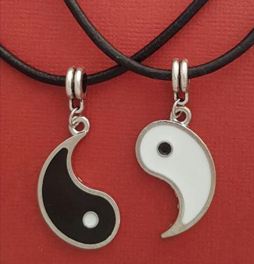 1PCS Dell'annata di Modo Yin Yang Collane In Pelle 2 Pendenti Con Gemme E Perle Best Amico Amanti YING YANG Collana Set paio di Regali di Festa