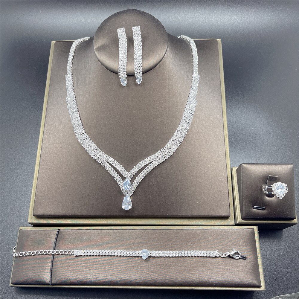 Mode Kristal Bruids Sieraden Sets Zilver Kleur Geometrische Choker Ketting Oorbellen Armband Ring Vier Stuk Bruiloft Sieraden Set