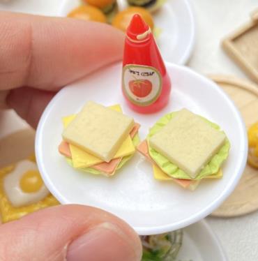 1:12 Miniature Hamburger Mini Fruit Salad Pretend Food for Blyth Barbies OB11 BJD Doll House Kitchen Play Toys Accessories: 1 set sandwich