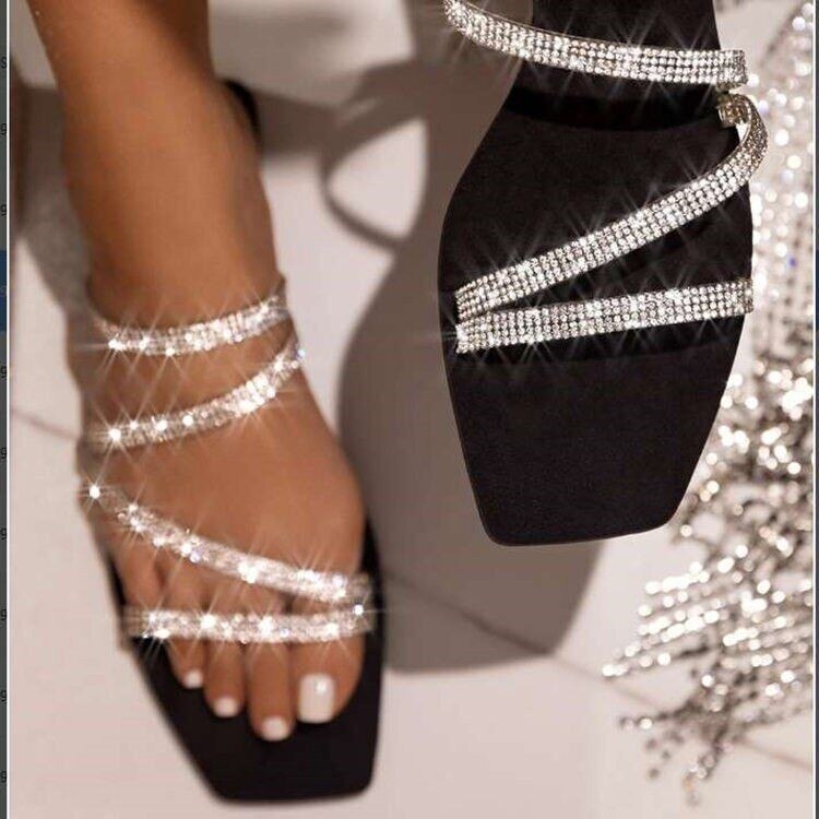 Sommer kvinder sandaler diamanter sandaler krystal skinnende slip-on cut out dame flade sandaler udendørs rutsjebaner plus str.