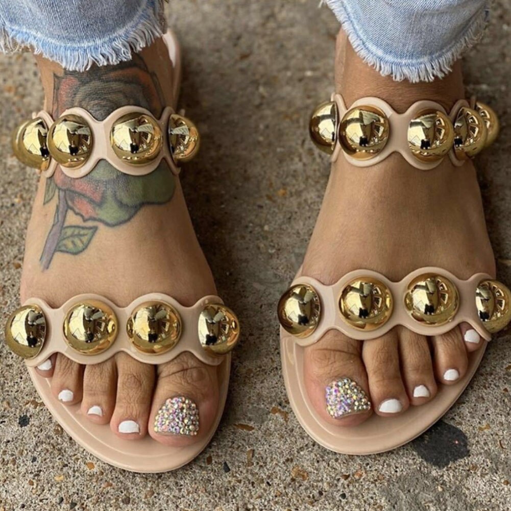 Karinluna platta klackar sommar tofflor kvinna skor slip on bekväm metall dekoration bekväma dam tofflor: Guld- / 9.5