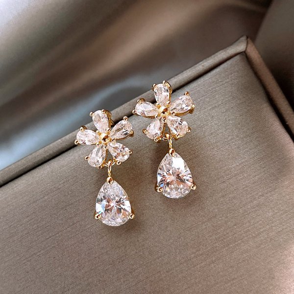Boucles d'oreilles coréennes en forme de couronne creuse pour femmes, bijoux de fête de mariage en cristal Zircon, abeille douce, papillon,: Plaqué platine