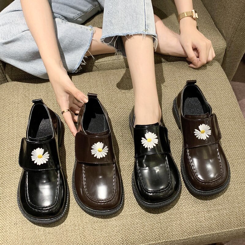 Women Daisy small leather shoes big toe doll shoes women square toe flats loafers student embroider hook&loop derby shoes