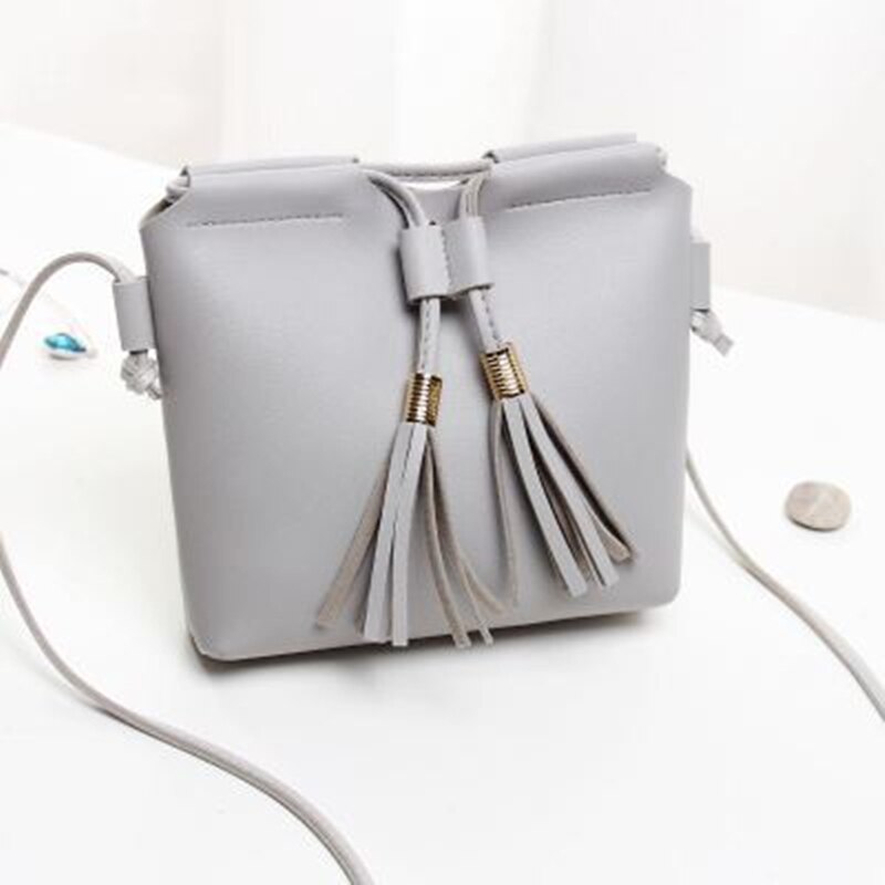 Shoulder Bag Product Ladies Bucket Type Pumping Tassel Bucket Bag Lady Small Bag Casual Retro PU Handbag