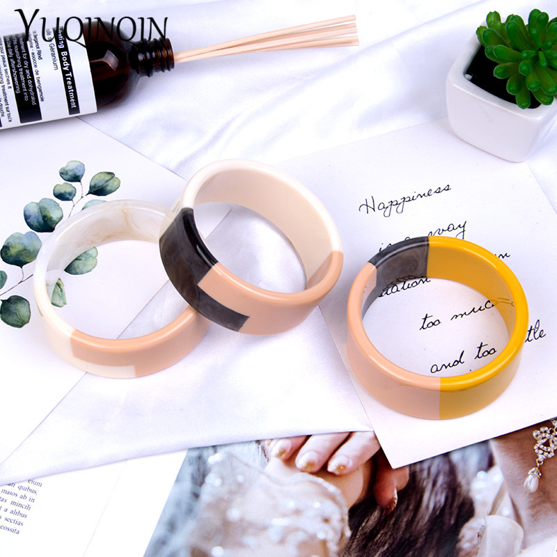 Di alta Qualità di Fascino Larga Corrispondenza Dei Colori Braccialetti per le Donne Resina Acrilica Grande Cerchio dell'annata Dichiarazione Gioelleria raffinata e alla moda Del Braccialetto