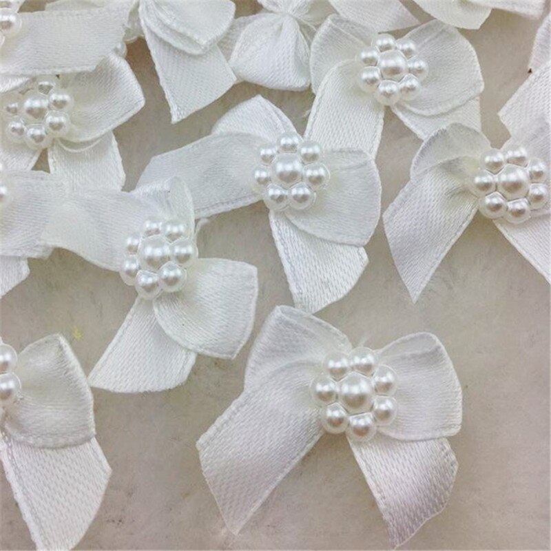 50pcs Mini Satijnen Lint Bloemen Bows Cadeau Craft Wedding Decoratie A262: White