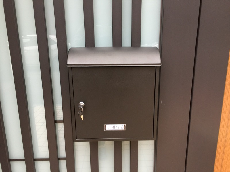 Suuri korkealaatuinen ulkona vedenpitävä ruosteenesto rauta postilaatikko eurooppalainen postilaatikko. sanomalehden kirjepostilokero