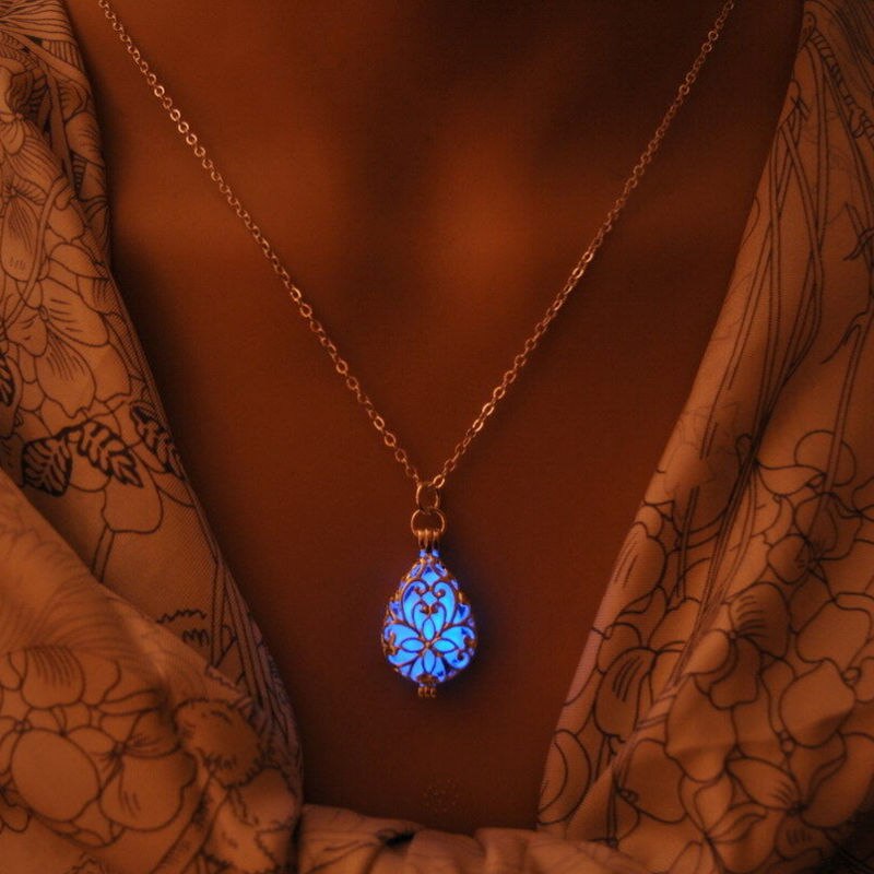 Collier de chaîne de colliers lumineux foncé brillant dans les colliers de pendentif sombres Collares lueur fournitures de fête