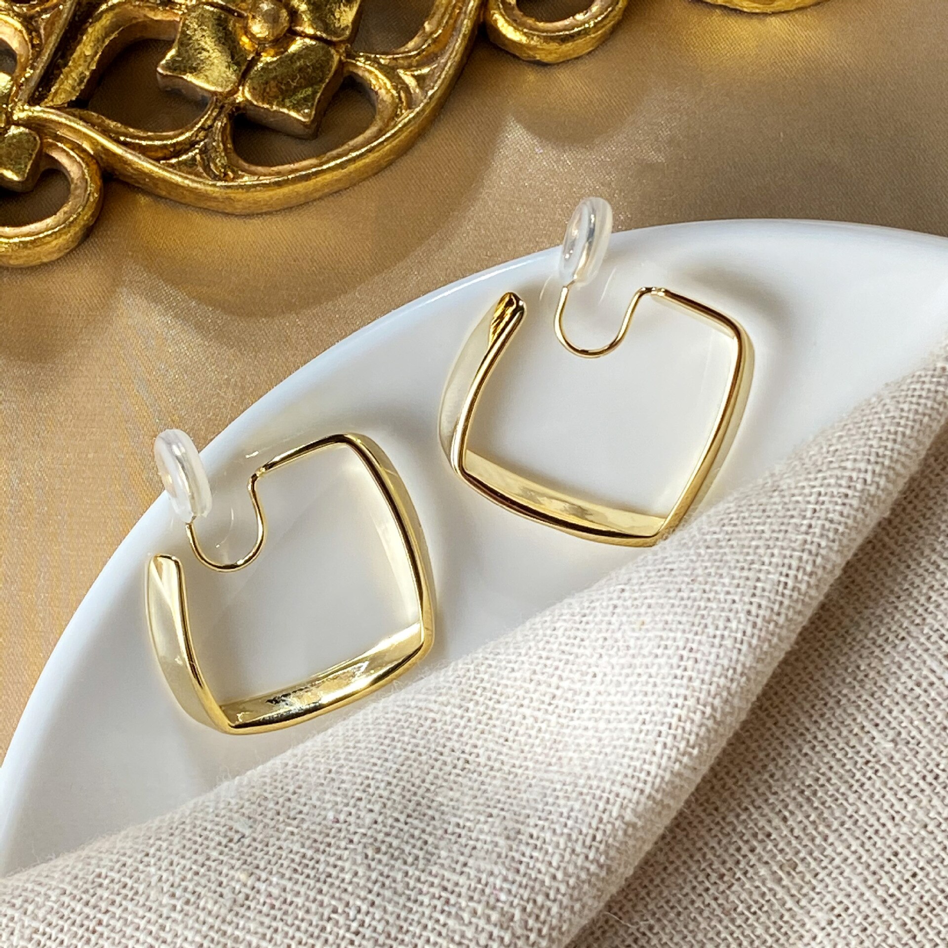 WENHQ Neue Geometrische Gold Farbe Clip auf Ohrringe Keine Durchbohrten Quadratische bilden ErkläSprosse Hypoallergen Manschette Ohrringe