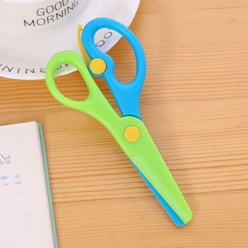 1pc plastbarn barn säkerhets sax dagis diy papper skärning mini konst sax kort foto mönster sax verktyg: Grön blå