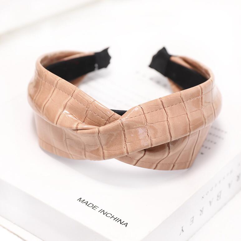 Vrouwen hoofdband kunstlederen haarband brede zijkant kruisknoop hoofddeksel volwassen haaraccessoires: Beige haarband