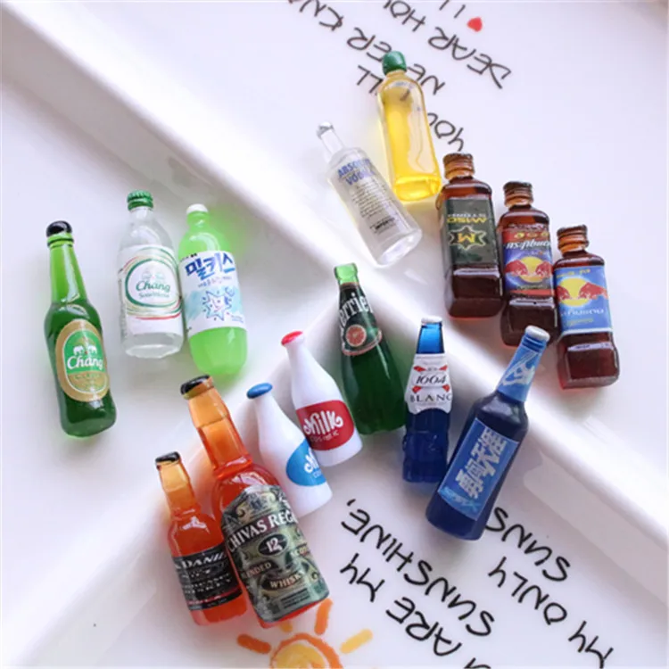 10 Uds. De vasos pequeños de resina de cristal de cerveza en miniatura, modelo de casa de muñecas, mesa moderna para habitación, suministros de decoración para casas de muñecas: Verde claro
