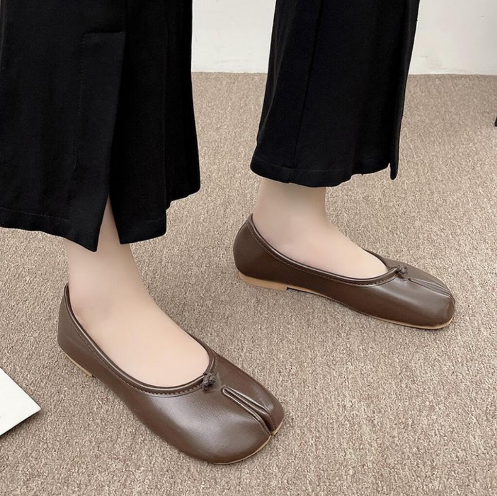 Scarpe basse da donna Tabi Ninja scarpe da donna in pelle comode ballerine mocassini morbidi con punta divisa 2024 mocassini da donna giapponesi: marrone / 37