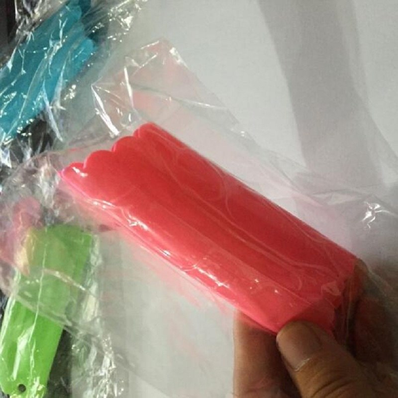 Éplucheur de légumes pratique magique Silicone ail éplucheur cuisine Gadget ail décapant Tube peler ail éplucheur fournitures éplucheur: red