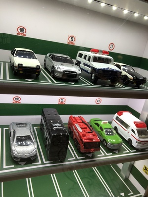 1:64 unterirdischen Parkplatz 4 Schichten Vitrine Für Modell Auto Lagerung Kasten Szene Dekoration