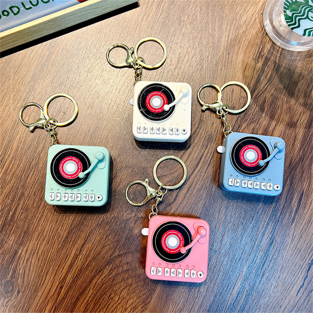 Vintage Mini Retro Cassette Recorder Music Box Key Chain Cute Mini Player Bag Pendant Keyring for Couple Friends