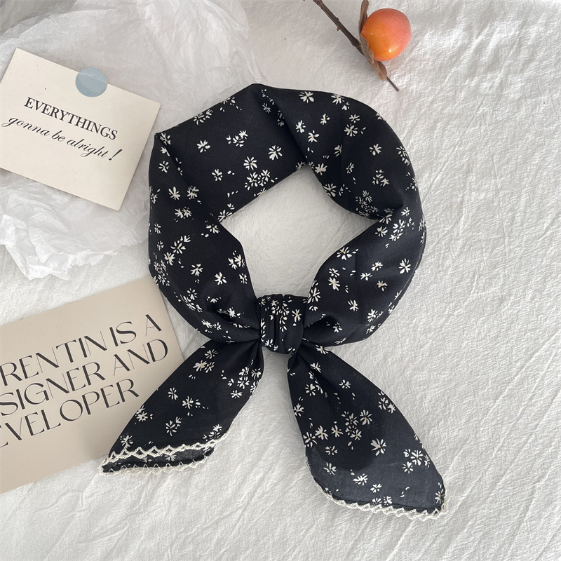 Blomsterprint lommetørklæde lille hijab bomuldshovedtørklæder kvinder firkantet lommetørklæde hårtørklæder 70cm sød bandana hovedtørklæde dame: Elfenben