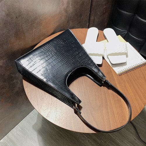 Vintage Women Handbag Retro Alligator Subaxillary Bag Leather Small Triangle Handbags Female Luxury Crocodile Shoulder Bag: New black