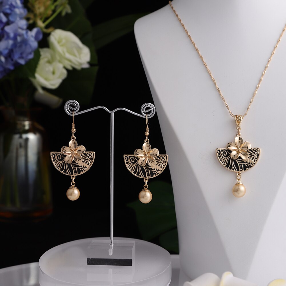 Sophiaxuan Hawaiian Polynesische Sieraden Sets Zwart Sector Plumeria Bloemen Parel Hangers Kettingen En Oorbellen Voor Vrouwen: ZH0206GOYE