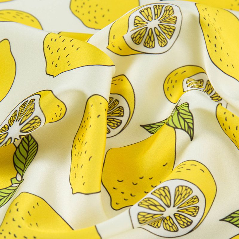 Koreansk dameimitasjon silke firkantet skjerf lyst sitronhjerte totem trykt bandana multifunksjonelt halsduk hodepapir