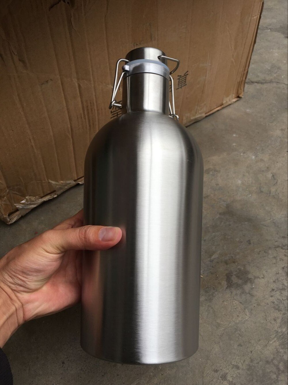 2L stal nierdzewna Homebrew piwo malkontent z wieczko na zatrzask na górze na zewnątrz