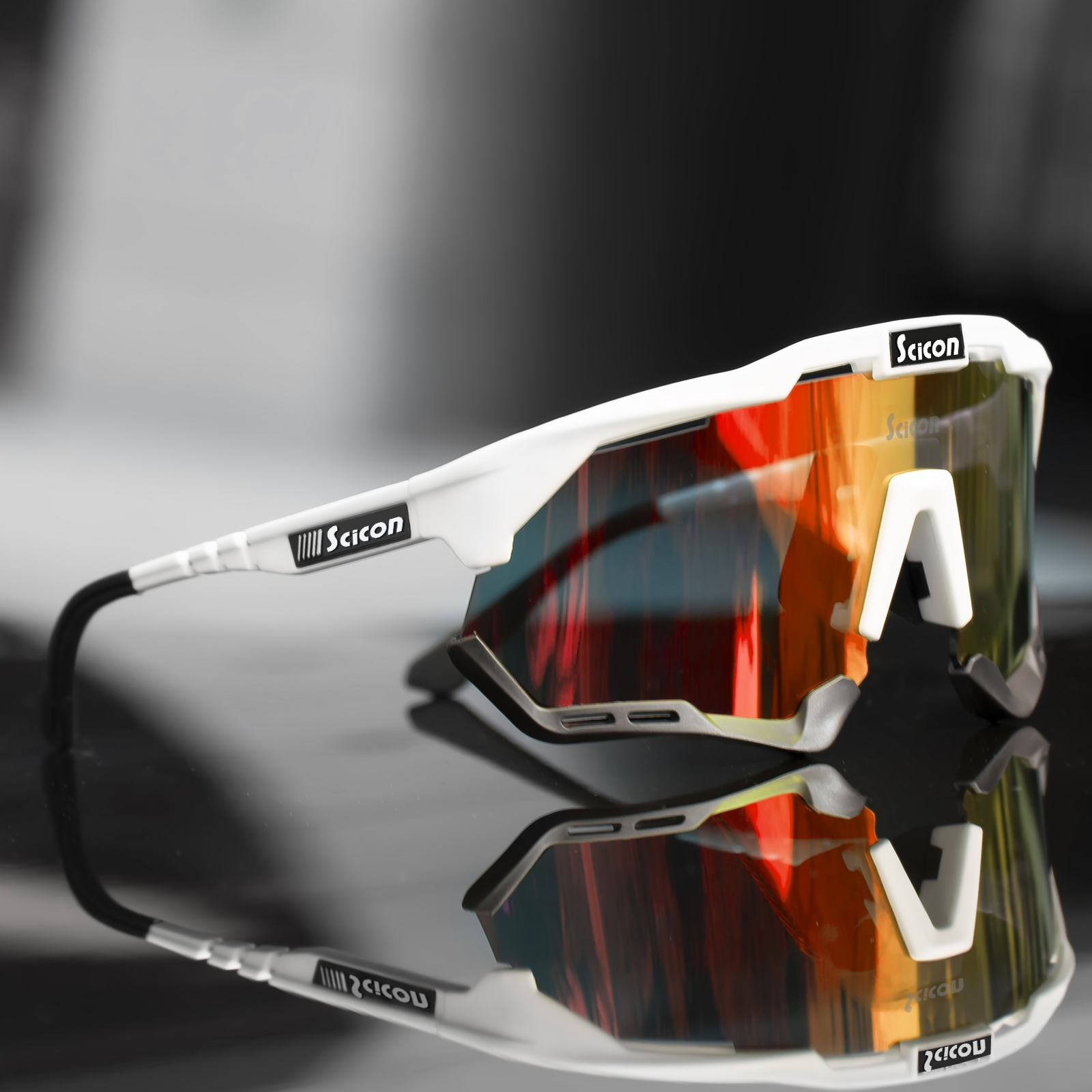 men's and women's photochromic cycling glasses, mountain cycling glasses, outdoor sports, sunglasses, road cycling glasses, UV4: Red / WHITE