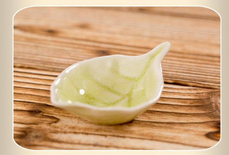 Plato de cerámica con estilo de hojas de esmalte de hielo, plato para sushi, plato de especias, 5 colores opcionales, plato pequeño de hojas al por mayor: Yellow