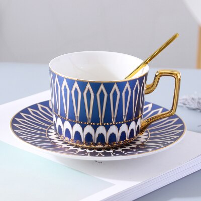 Tee Cup Vintage Ceramic Coffee Cup Reusable Espresso Cups Saucer Set High Tea Bone China Cup Tazzine Caffe Spoon Home LZI100: Cup C