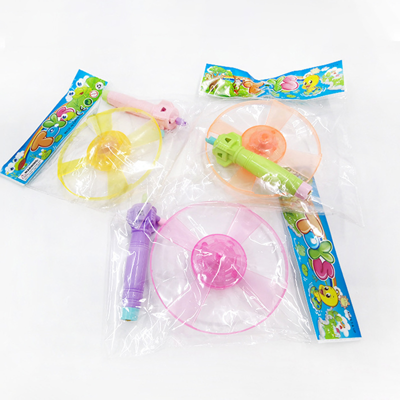 Plastic Lichtgevende Bamboe Libelle Propeller Outdoor Libel Kinderen Vliegende Speelgoed Trekkrachtkoord Vliegende Schotel Flashing Outdoor Speelgoed