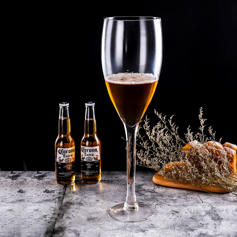 Enormt ölglas bägare kristall champagneglas roligt stort bröllopsfest snapsglas dricka vatten öl vinglas kopp mugg