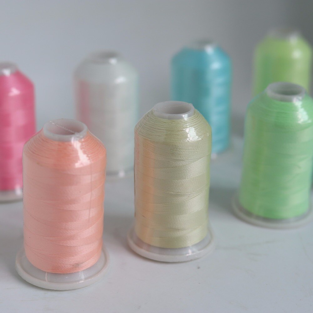 Fil à coudre lumineux 1000m par bobine | Fileter dans la peau du Polyester, broderie, 150D/2 lumineux, 8 couleurs pour votre choix