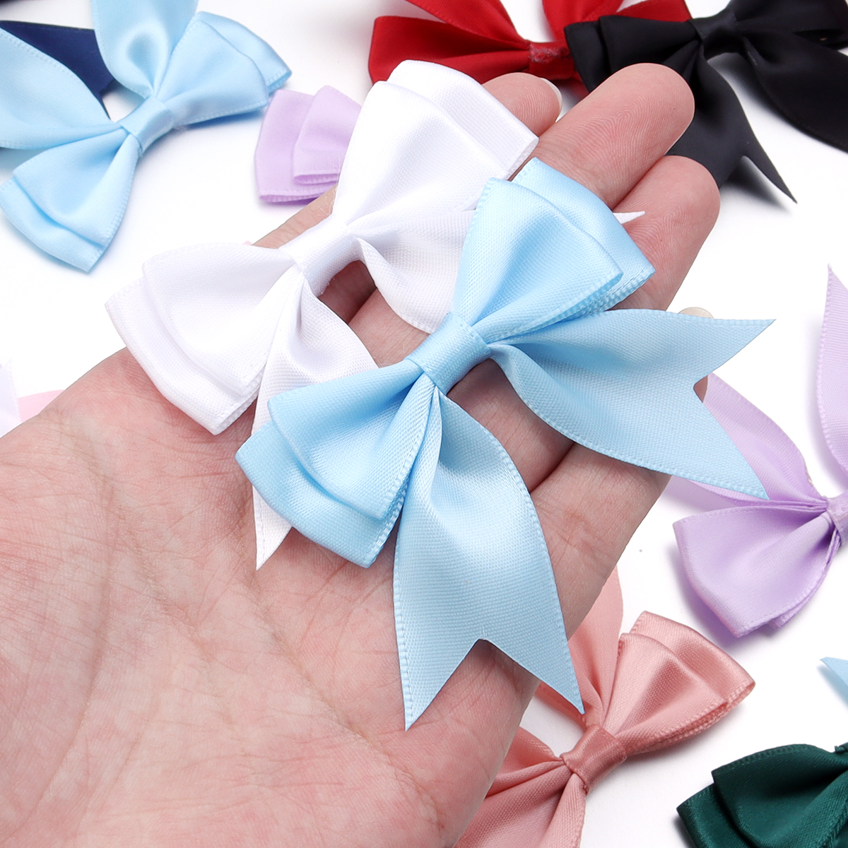 10 stks/partij Satijnen Lint Strikken Leuke Kleurrijke Dacron Dubbellaags Strik Boog Bloem Voor DIY Craft Kleding Decoratie Accessoires