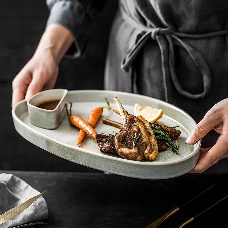 Nordisk keramikugn sväng västerländsk mat biff maträtt krydda maträtt hotellrestaurang display platt frukost sojasås maträtt servis