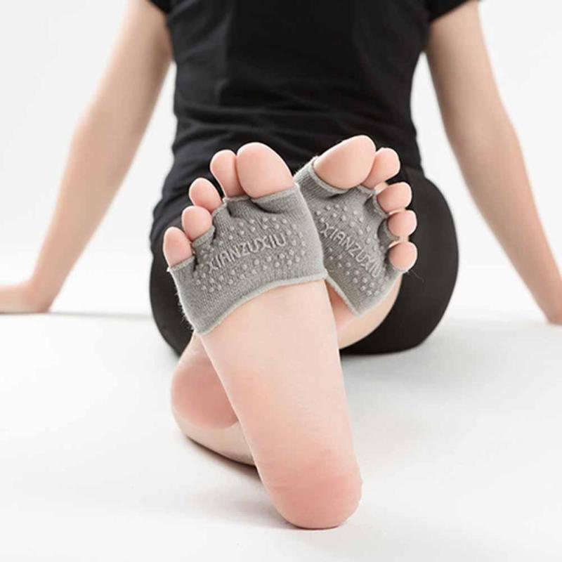 3 Paren/partij 1 Paar Vrouwen Onzichtbare Yoga Non Slip Teen Sokken Wasbare Half Grip Hak Vijf Vinger Sokken: Gray