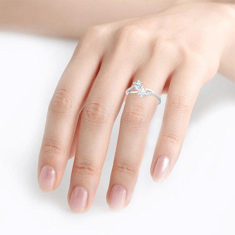 Huitan Klassische 4 Klaue Doppel Runde schneiden blendend Zirkon Stein Frauen Hochzeit Braut Band Ring Engagieren Party Zarte Weibliche Schmuck