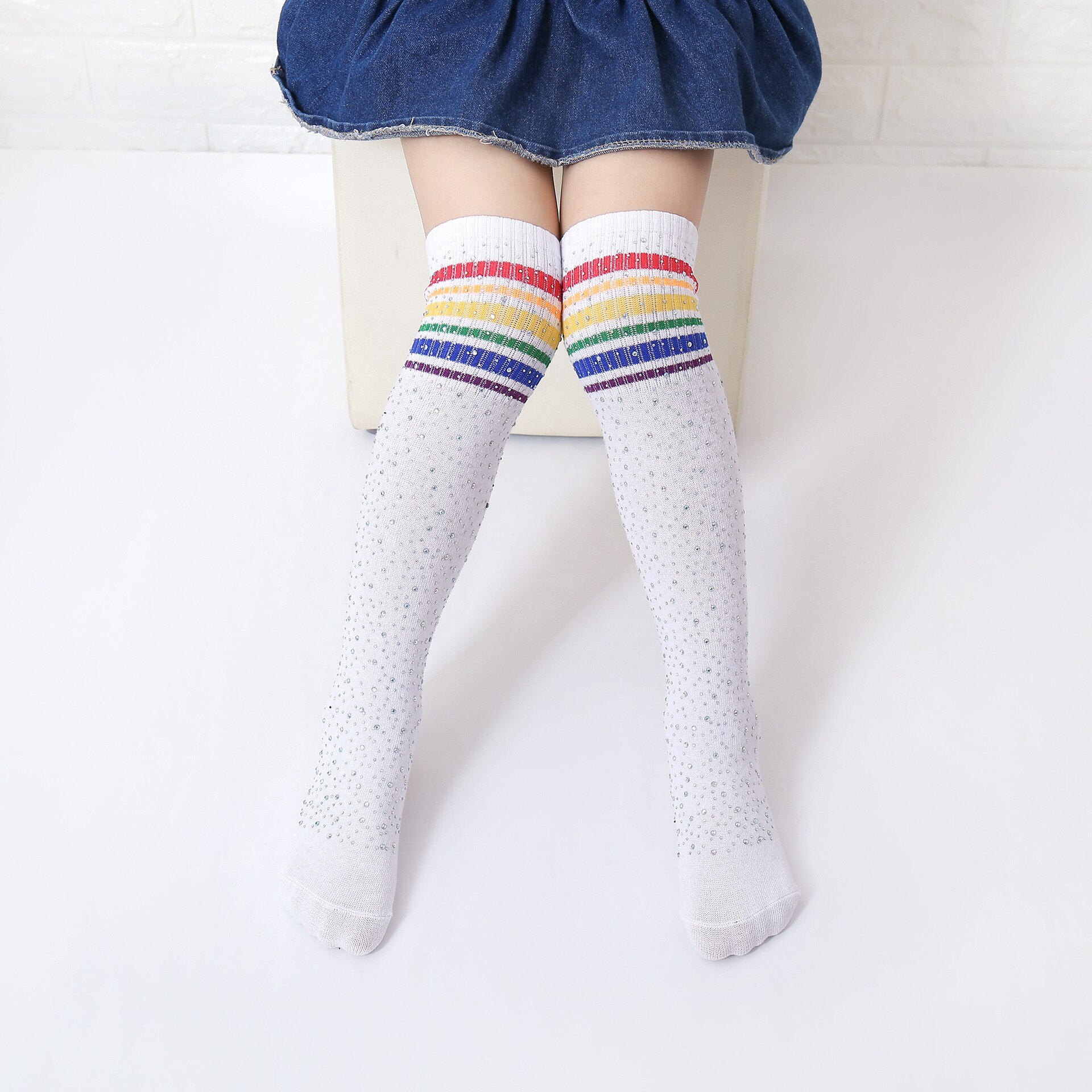 Neue freundlicher Knie Hohe Gestreifte Socken Strass Regenbogen Mädchen Aktien freundlicher Socken Mädchen Jungen Lange Röhre Warme Baumwolle Socke für 3-12Y