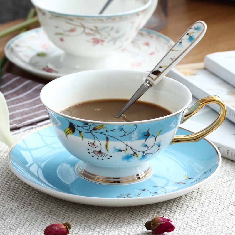Porcelana de hueso taza de café de China y platillo de lujo de cerámica Vintage té moderno Tazas de café utensilios de cocina Tazas Para Tazas