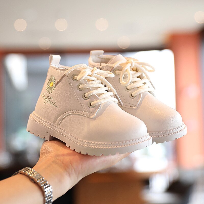 Babystövlar för pojkar flickor korta stövlar barn mjukt läderunderdel sneakers barn höst vinterskor