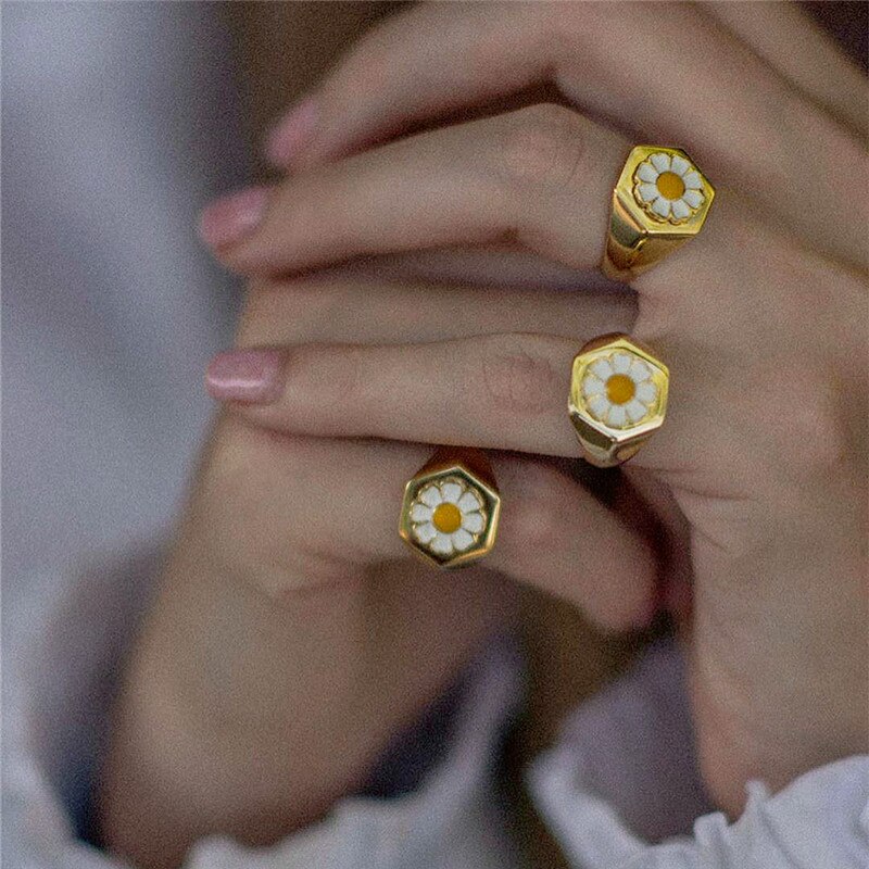 INS Spring Summer Korea Vintage Small Daisy Metal Rings For Women Girls Party Jewelry Party
