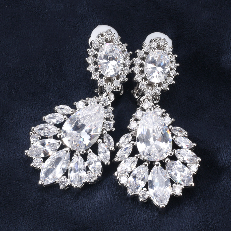Mode AAA Zirconia Kroonluchter Dangle Oorbellen Wit Goud Kleur Kristal CZ Bruiloft Sieraden voor Vrouwen
