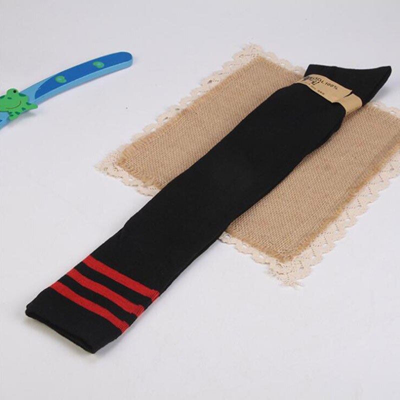Over knestrømper svart hvit blå rød lang stripe sokker japansk tegneseriestrømper for kvinner jenter cosplay: Svart, rød