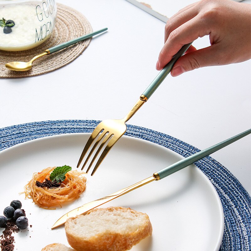 4PC Gold Travel Portable Tableware Cutlery Set 304 Stainless Steel Cheap Black Flatware Food Service Dinnerware Dinner Set